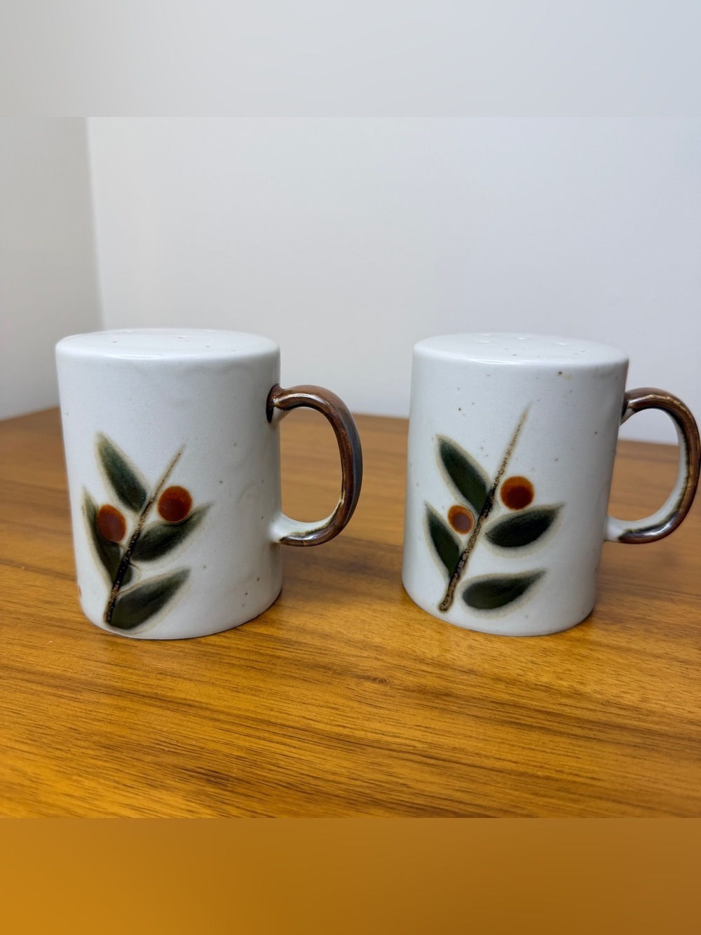 Vtg MCM Otagiri Japan Bittersweet Salt & Pepper Shakers Stoneware Berry Pattern